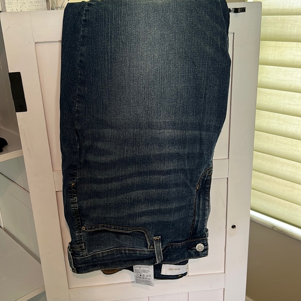 Levi’s mid rise skinny jeans
